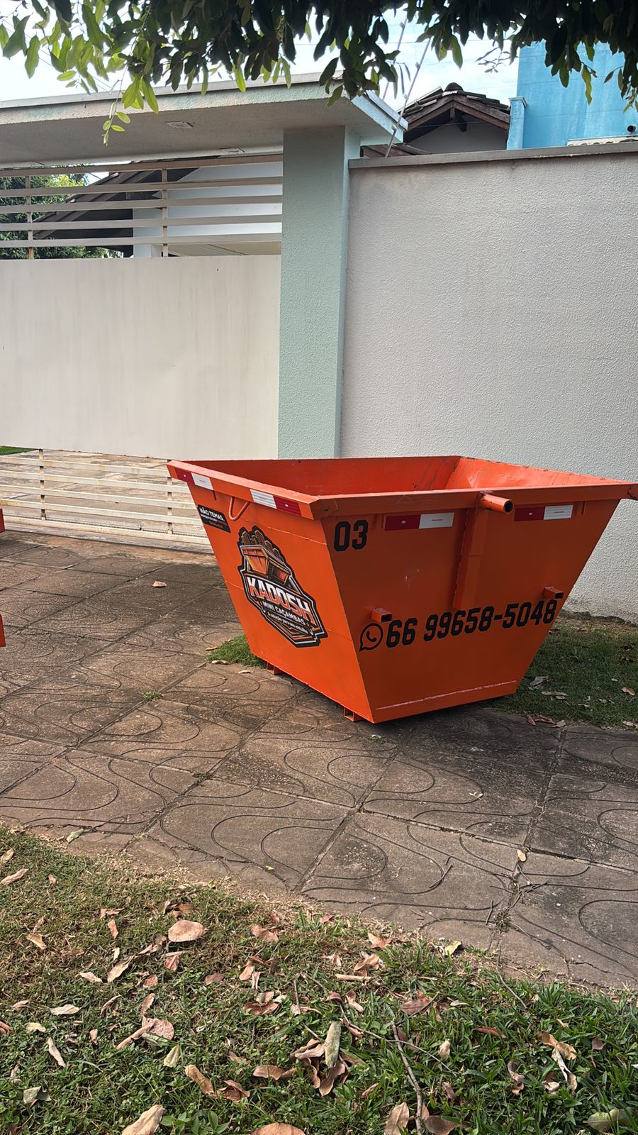Mini caçamba Kadosh com logo